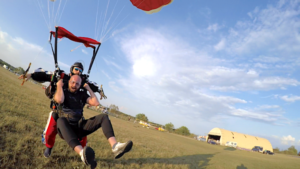 Parașuta tandem anti-îmbătrânire elvețiană